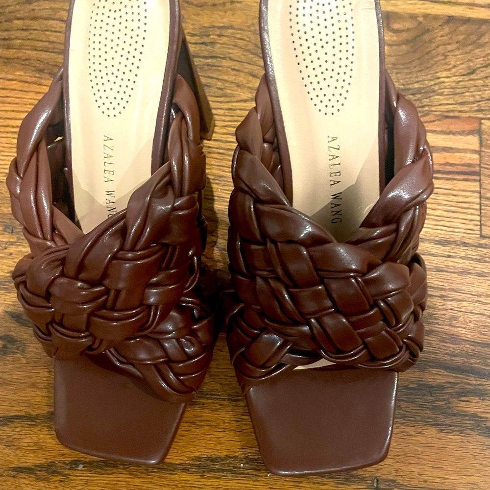 SOLD ♥️ Chocolate Brown Azalea Wang heel (@3 in) purchased from Akira